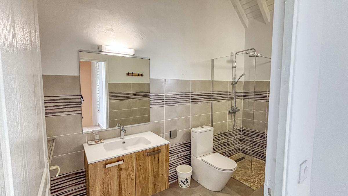 15.Location-villa-piscine-Marie-Galante-Guadeloupe_Salle de douche